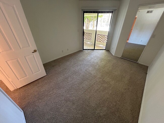 Building Photo - EXCELLANT ONE BEDROOM AND ONE BATHOOM SPRI...