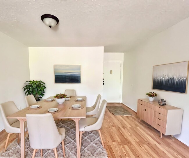 Building Photo - Bright & Spacious | 955 sqft 2BR/2BA Condo | Excellent Commuter Location!