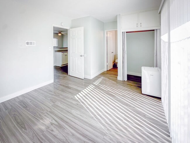 Building Photo - CUTE CONDO IN A DUPLEX W/ LARGE BACKYARD A...