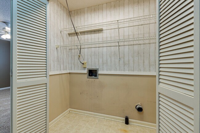 Laundry closet offers washer/dryer hookups - 760 Fox Ridge Dr