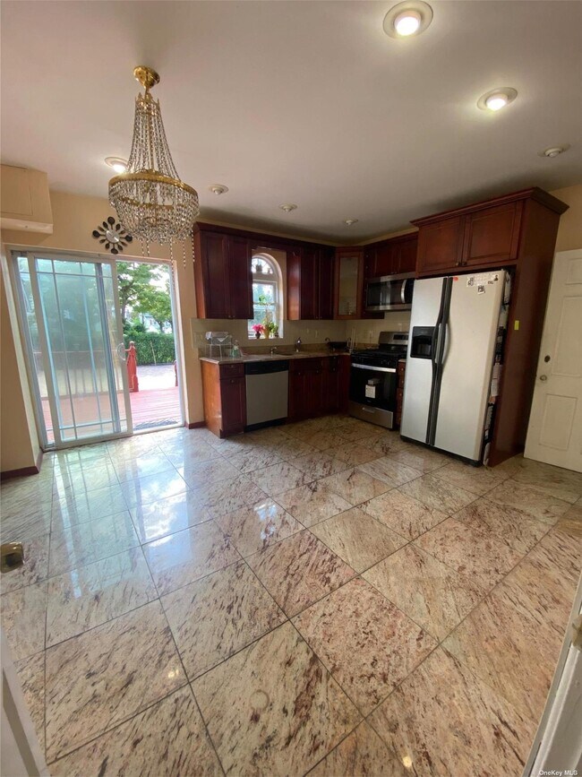 Building Photo - 73 Thorman Ave