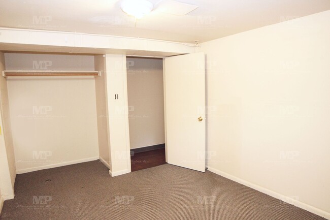 Building Photo - Three Bedroom Duplex Close to CSU!