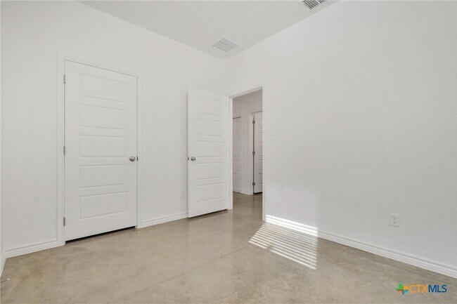 Building Photo - 3902 American Elm Dr