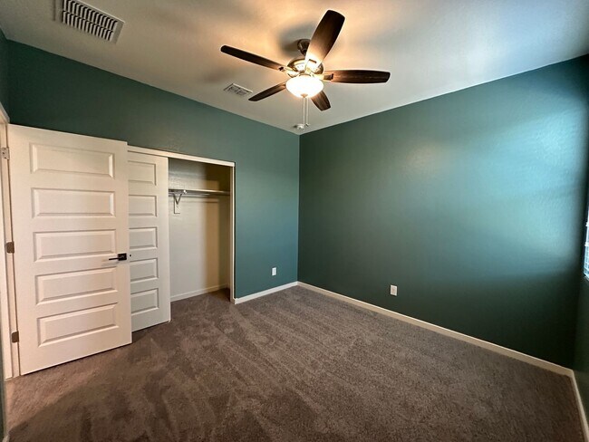 Building Photo - Single Level Home with Split Floor Plan, D...