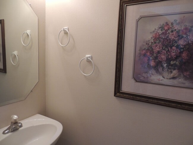 Building Photo - Townhome 2/2.5 with garage and access to Julington Creek amenities