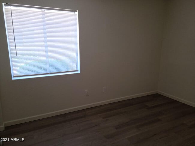 Building Photo - 1008 W Malibu Dr