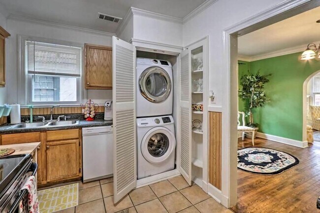 Kitchen with in unit laundry - 1337 Harbert Ave