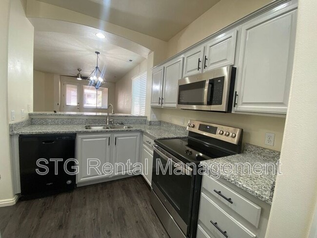 Building Photo - 3427 E Sweetwater Springs Dr