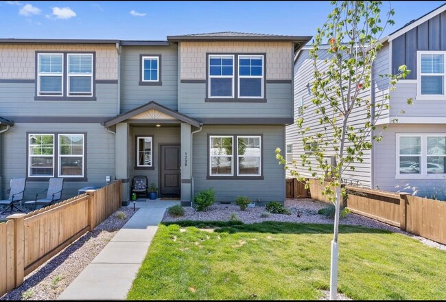 Primary Photo - Stylish 3 Bed, 2.5 Bath Townhome Close to ...