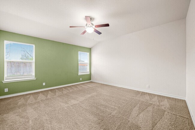 Building Photo - RED BIRD RANCH 3 BED 2 BATH  SINGLE STORY ...