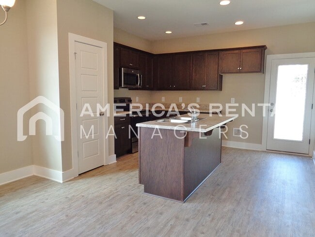 Building Photo - Townhome For Rent in Calera, AL - Available to View with 48 Hour Notice!!!