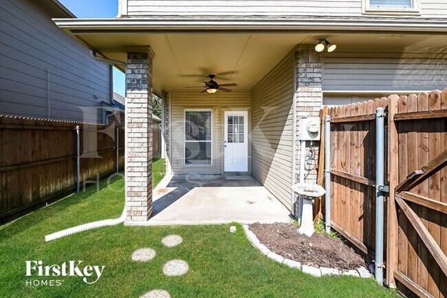 Building Photo - 2210 Meadowstone Dr