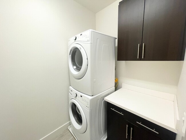 Building Photo - Updated 3 bed / 2.5 bath home in the desirable Frame & Focus community of Civita