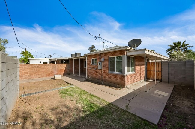 PRIVATE BLOCK WALL BACK YARD - 346 E Virginia Cir