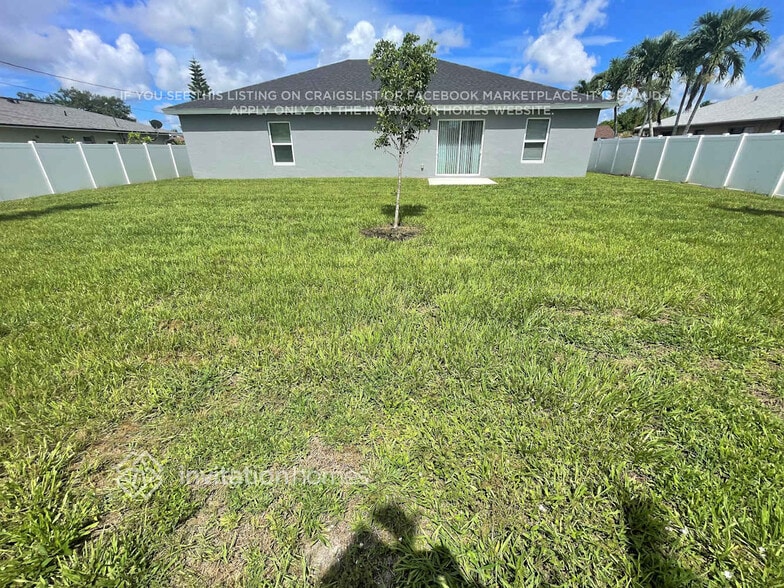 Building Photo - 1811 SE 11th Ave