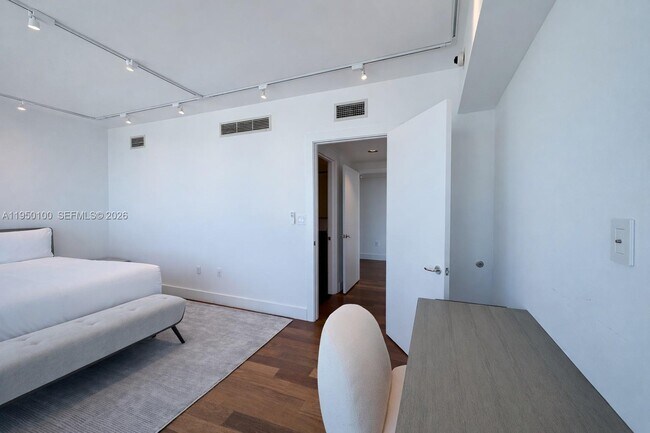 Building Photo - 101 20th St