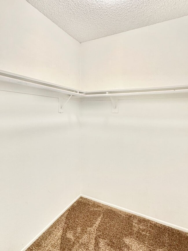 Building Photo - Beautiful Two-Story Home, Guajome Park, Community Pool, San Luis Rey Hiking/Biking Path, Lovely C...