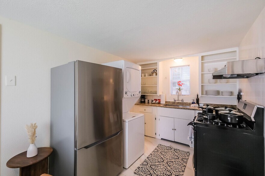 Building Photo - 1327 W 21st St