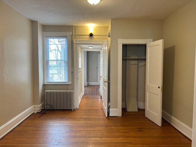 Building Photo - 624 E King St