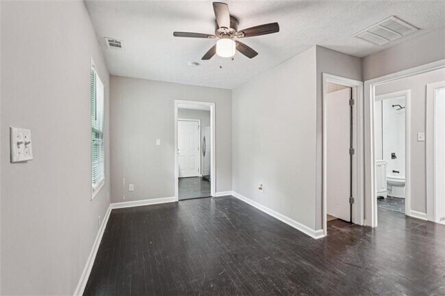 Building Photo - 172 Meador Way SE