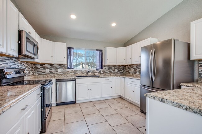 Building Photo - 2610 Lake Briar