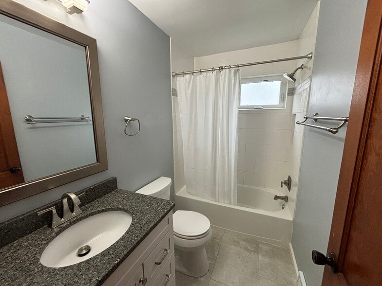Main Bathroom - 817 5th St S