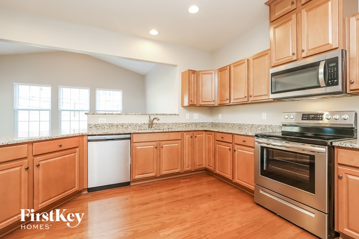 Building Photo - 7836 Oakfield Grove