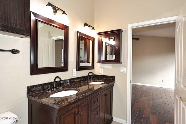 Building Photo - 4591 W Oakland St