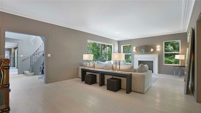 Building Photo - 5650 Pine Tree Dr