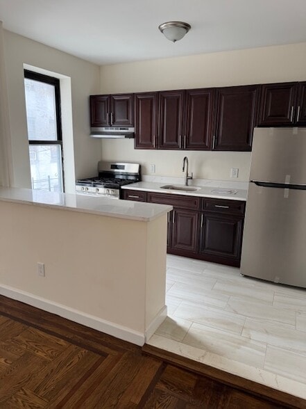 Building Photo - 371 95th St