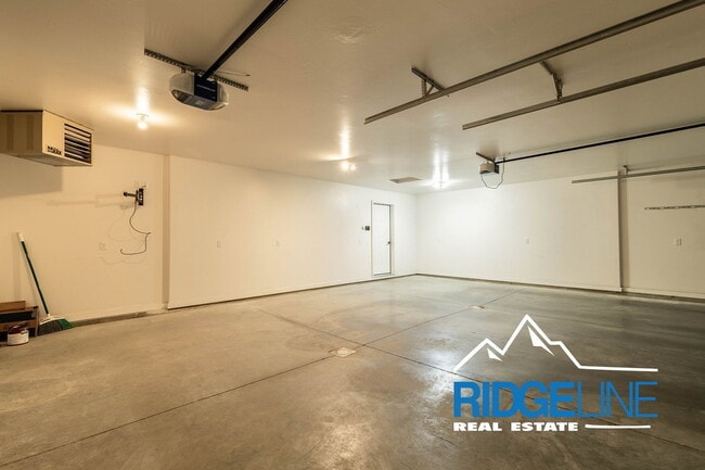 Building Photo - 109 Choteau Ave NE