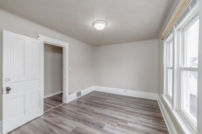 Building Photo - 1668 Oregon St