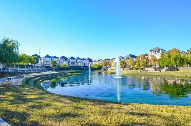 Building Photo - 6125 Cottage Grove Lake Dr