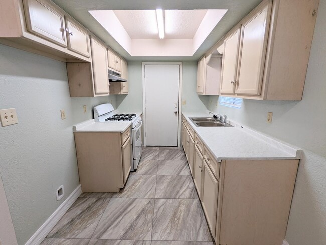 Building Photo - 8816 Norton St