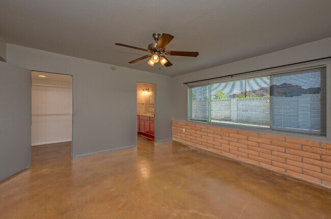 Building Photo - 4456 E Campbell Ave