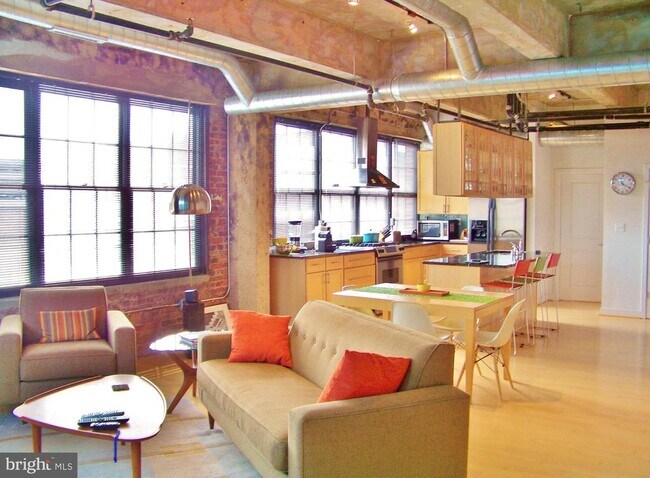 Building Photo - 234 Holliday St