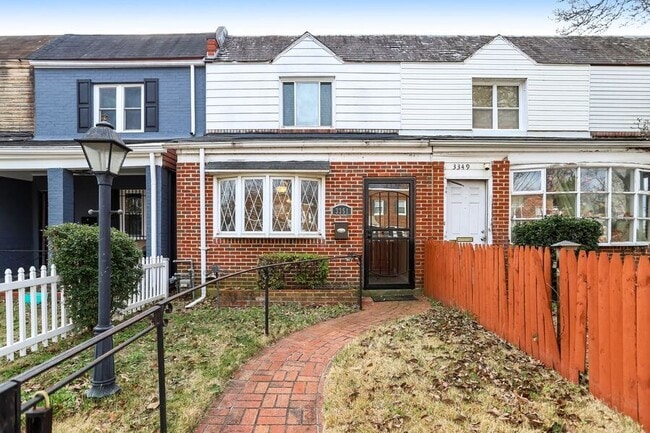 Building Photo - 3351 Clay St NE