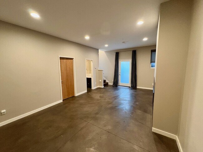 Building Photo - Beacon Hill Townhouse