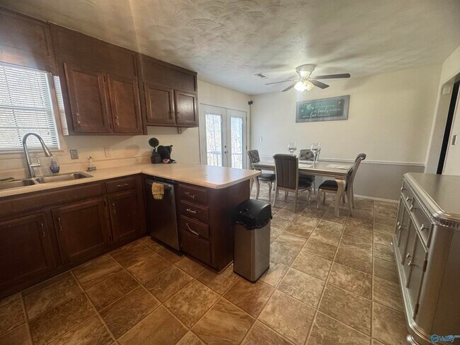 Building Photo - 117 Water Oak Ct