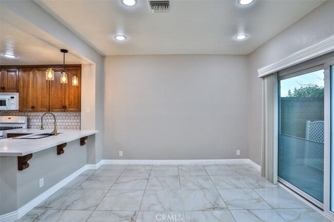 Building Photo - 176 Cll Renata
