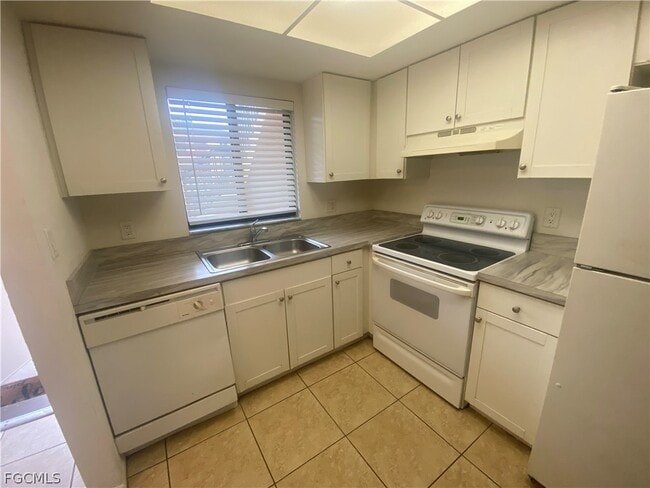 Building Photo - 2670 Park Windsor Dr