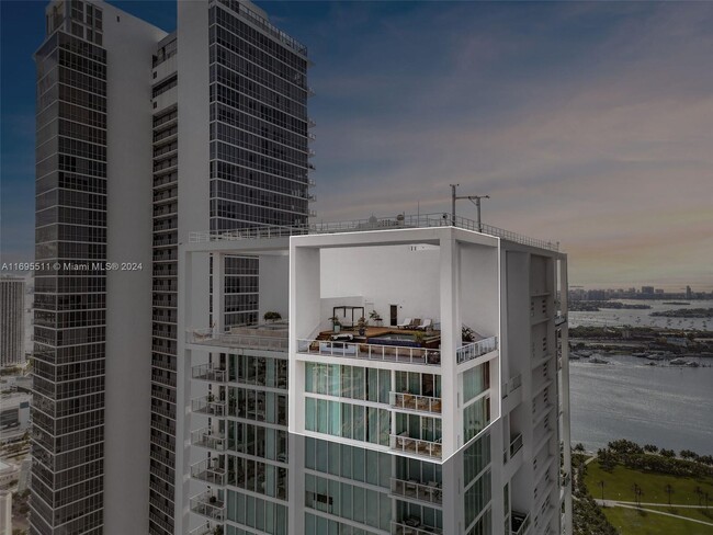 Building Photo - 1040 Biscayne Blvd