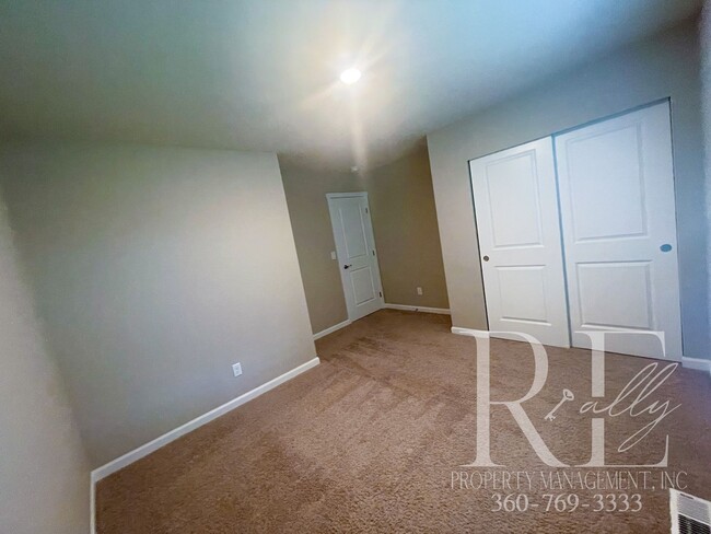 Building Photo - Spacious 4 Bedroom In Prime Location!