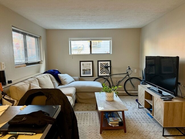 Building Photo - 70 Lawrence St