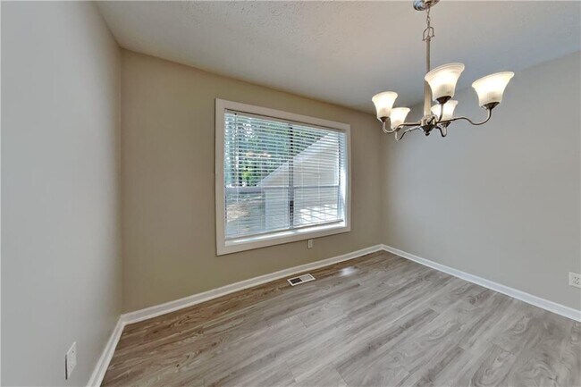 Building Photo - 3929 Lookout Point Dr