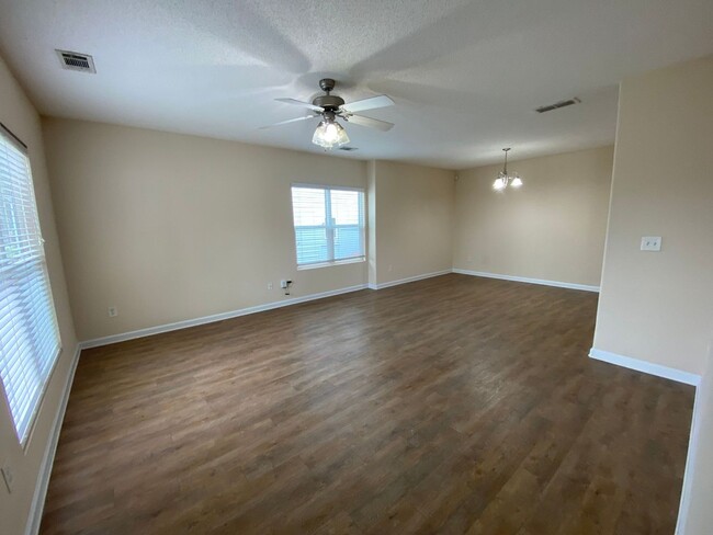 Building Photo - BRIDGEWATER HOME! PRE-LEASING FOR AUGUST 2...