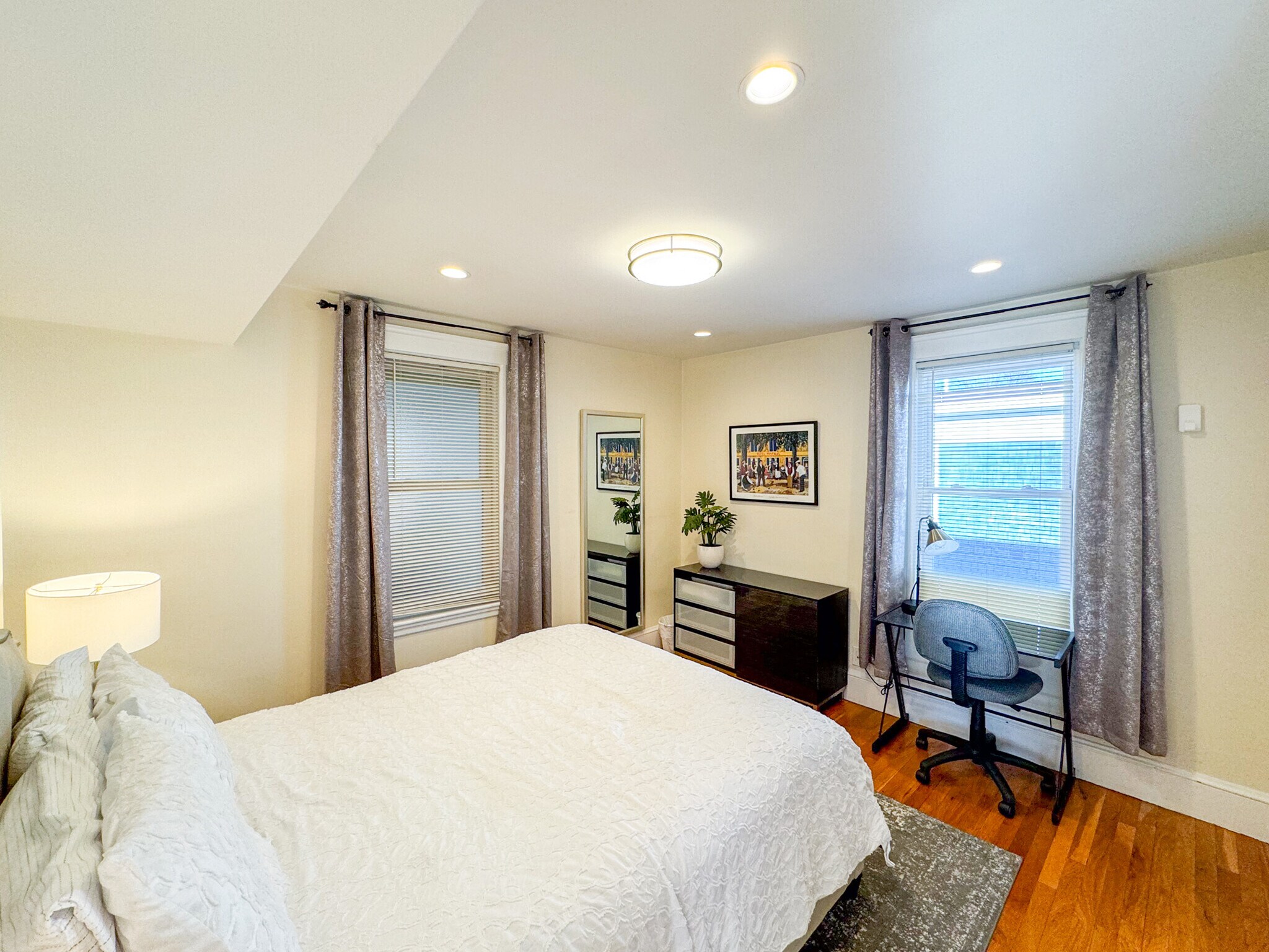 Building Photo - 34 Clay St