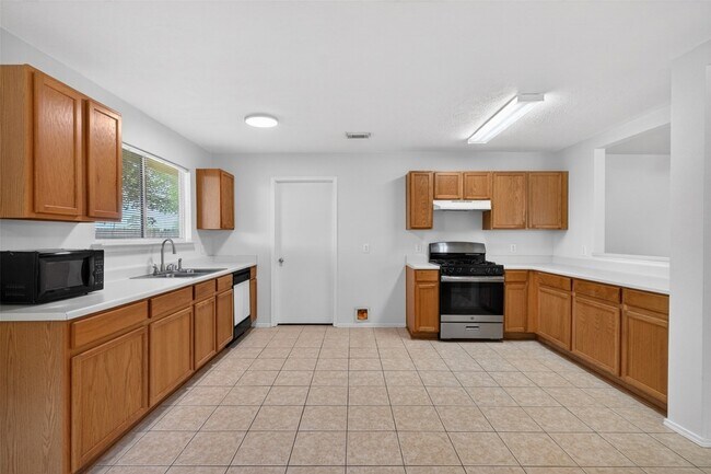 Building Photo - 1208 Cambay Dr
