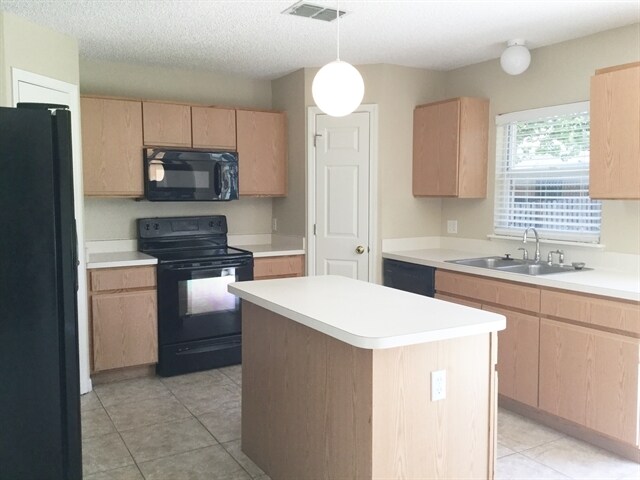 Building Photo - 1099 Welch Hill Cir