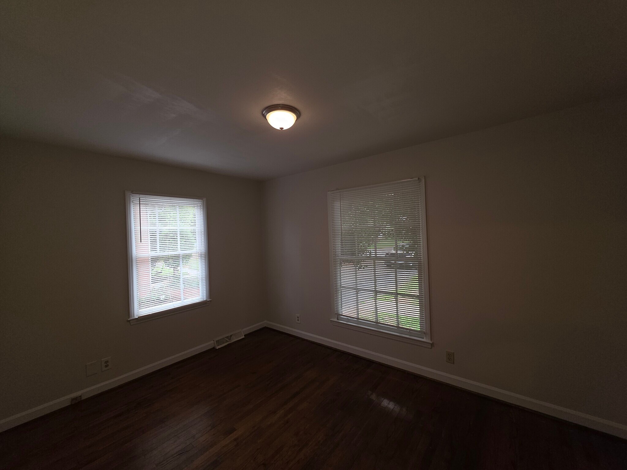 Building Photo - 3721 Driftwood Dr